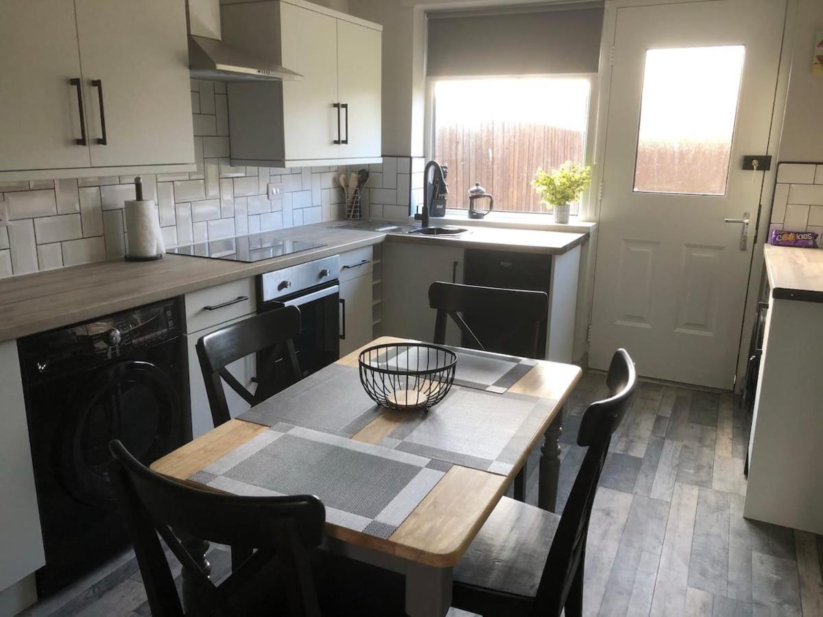 Rowan Place 5 Bedroom Off Street Parking Accommodation ダラム エクステリア 写真