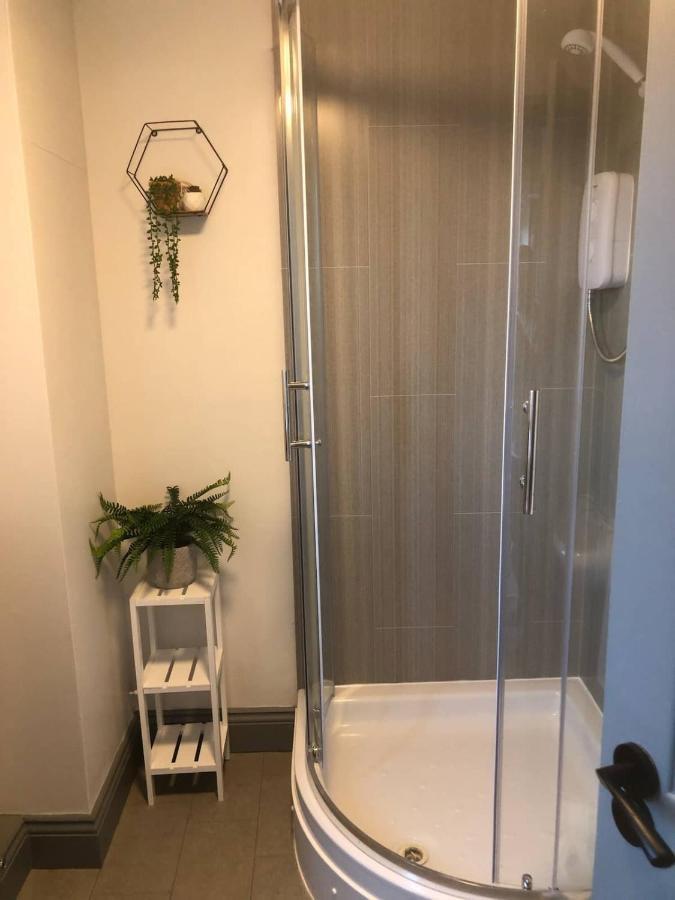 Rowan Place 5 Bedroom Off Street Parking Accommodation ダラム エクステリア 写真